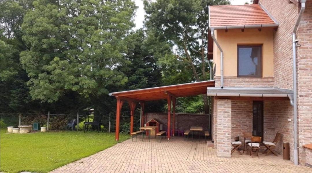 Niki Apartman Gyula Bagian luar foto