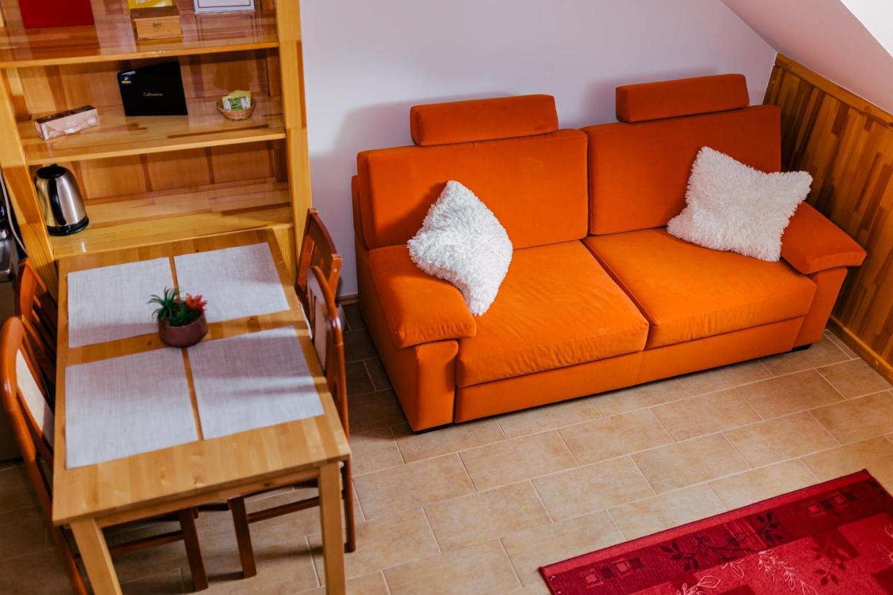 Niki Apartman Gyula Bagian luar foto